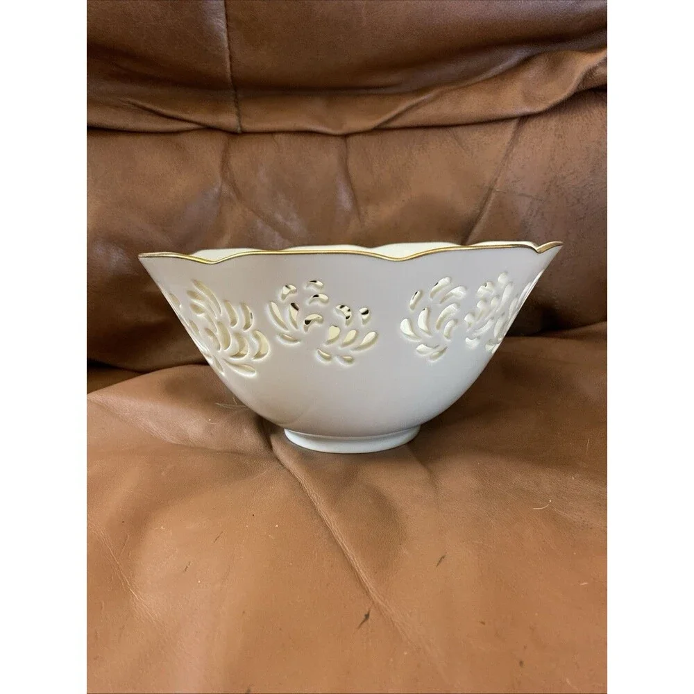 Lenox Westbury 8” Bowl Scallop Edge Trimmed In 24K Gold Flower Cut Outs
